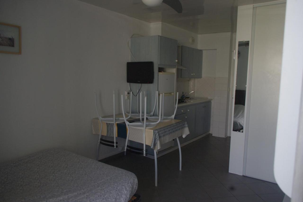 Aparthotel Les Stoechades Hyères Exterior foto
