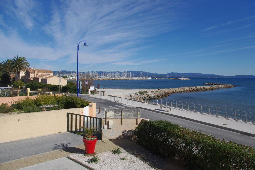 Aparthotel Les Stoechades Hyères Exterior foto